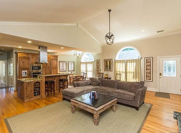 3rd image of 3855 Durfee Ln
