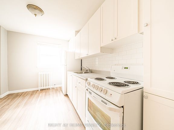 5th image of 340 Lakeshore Rd W #4