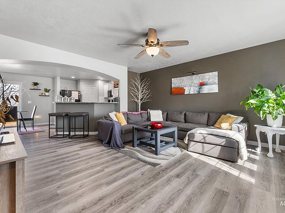 5th image of 690 SW Lago