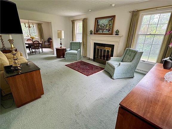 5th image of 205 Christopher Ln