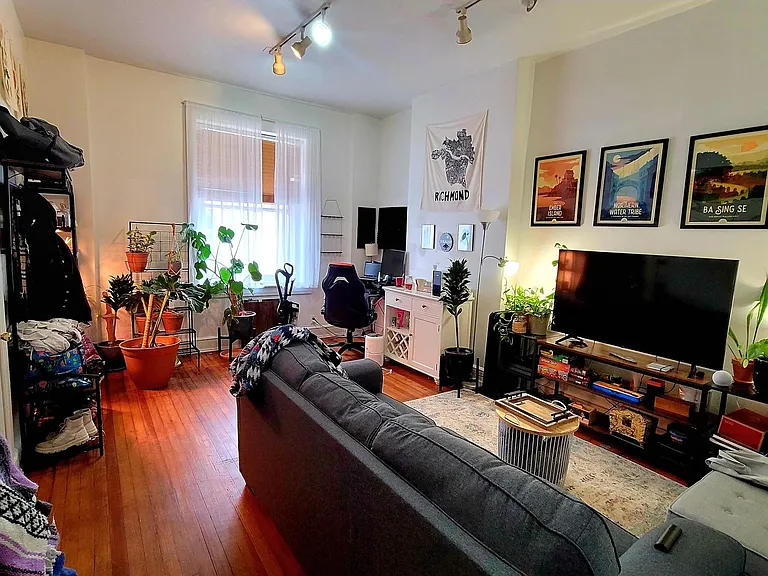 421 W Grace St #100 — Photo 6