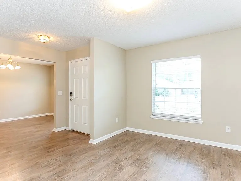 1146 Carthage Dr — Photo 10