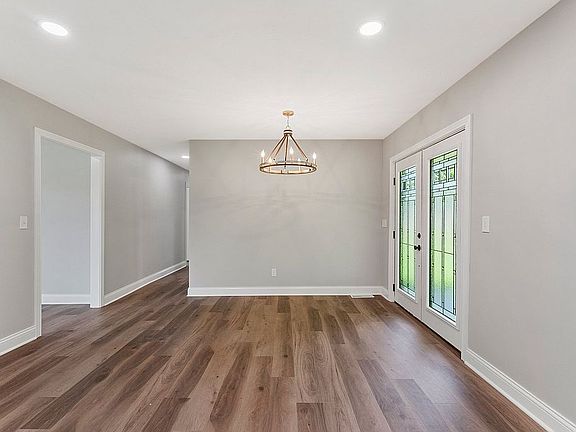 5th image of 114 Lyon Ave