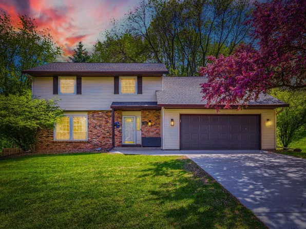 5820 131st St W, Apple Valley, MN 55124
