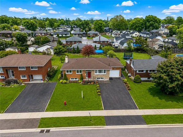 21 Janet St, Pt Colborne, ON L3K 2E6