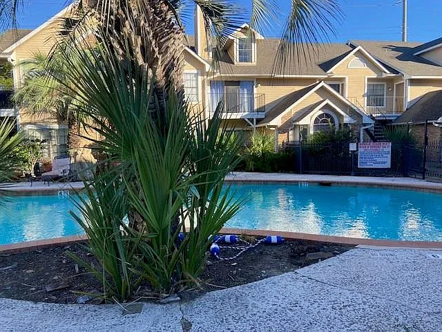 2 bed, 2.0 bath, 993 sqft, $1,650 — Photo 2