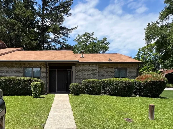 5526 Stoneleigh Ct, Stone Mountain, GA 30088