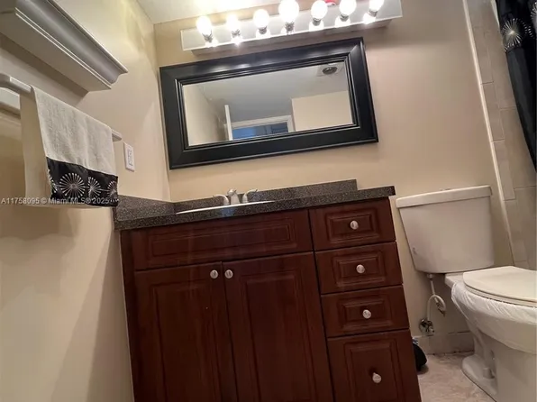 2562 Garden Dr N APT 301, Lake Worth, FL 33461