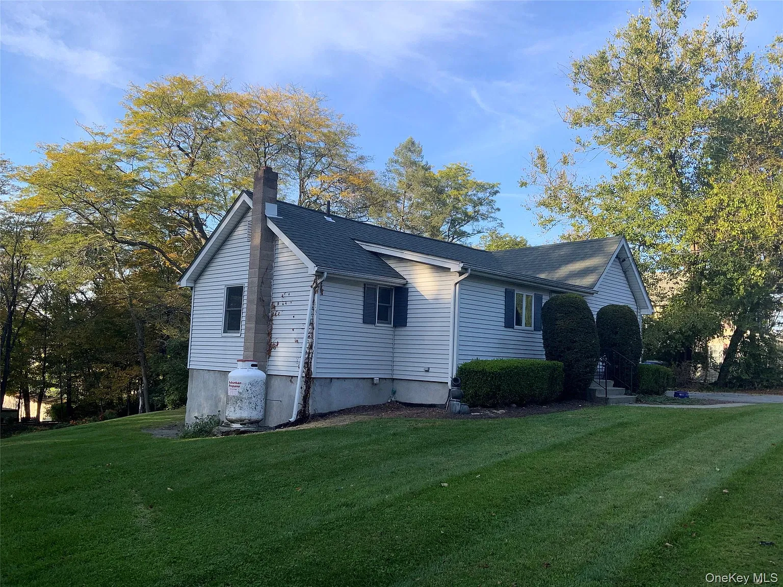 3 bed, 1.0 bath, 1046 sqft, $2,200 — Photo 3