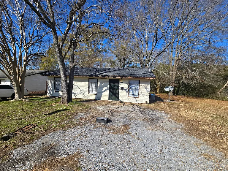 412 Edward St — Photo 11