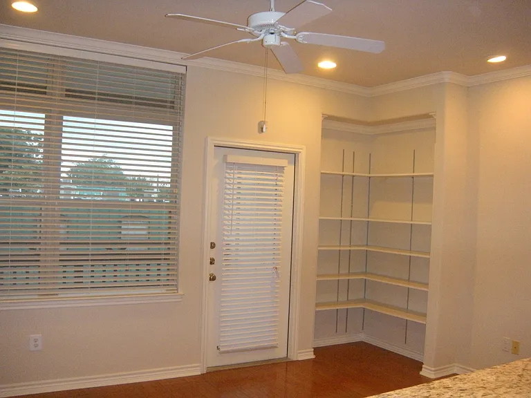 305 E 31st St #4 — Photo 3