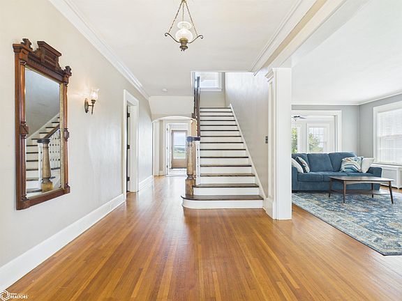 3rd image of 1111 Grand Ave