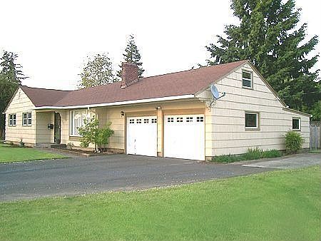 Home newly painted with New Windows and Garage Doors- Amazing!!