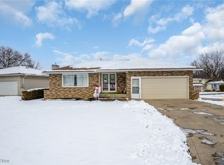 2000 Coventry Dr, Parma, OH 44134