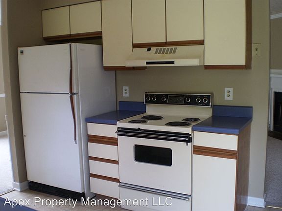 3rd image of 609 Abbott Ln