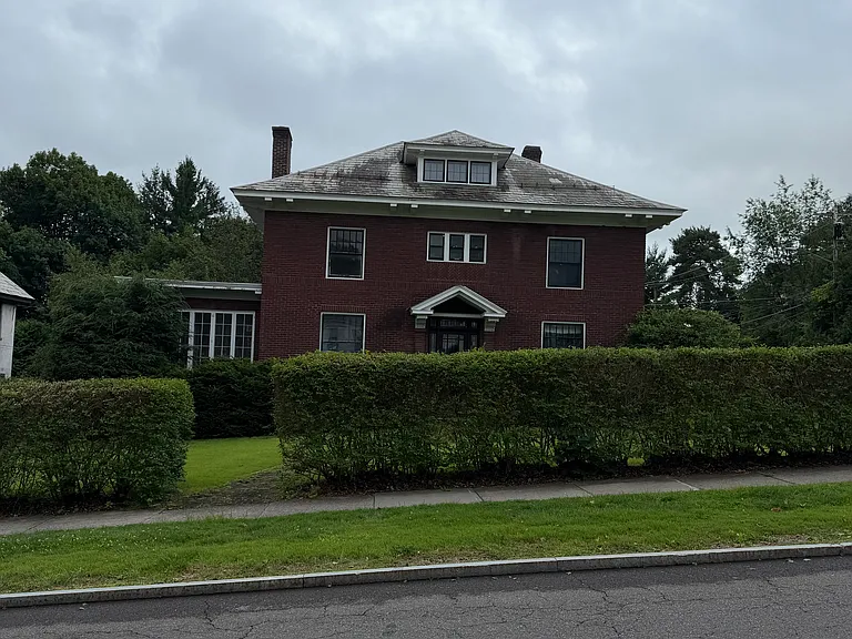 37 W Court St — Photo 1