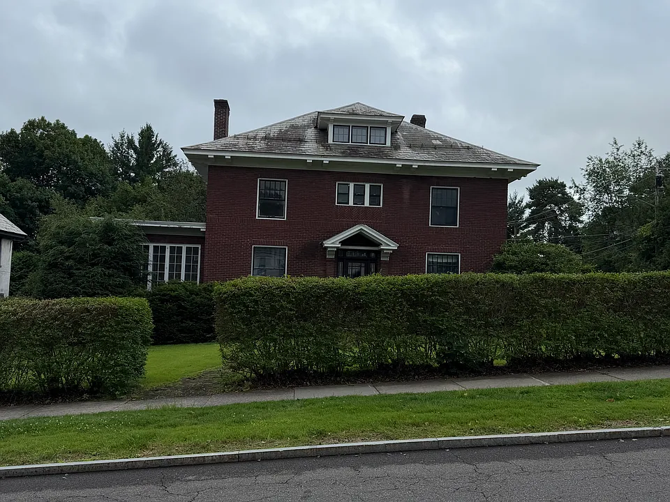 37 W Court St