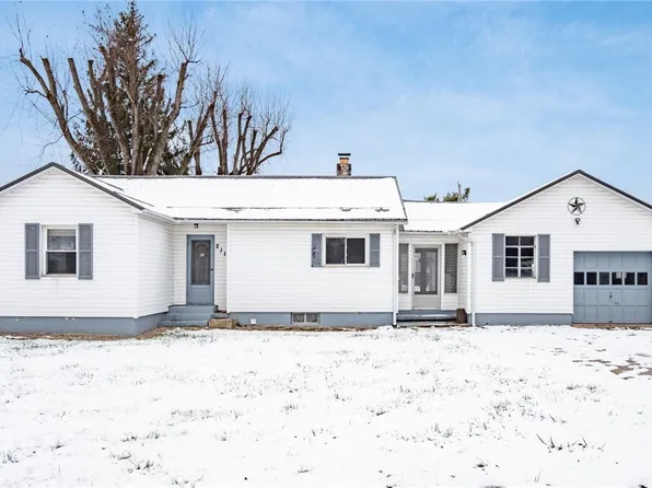 211 W 4th St, Frazeysburg, OH 43822