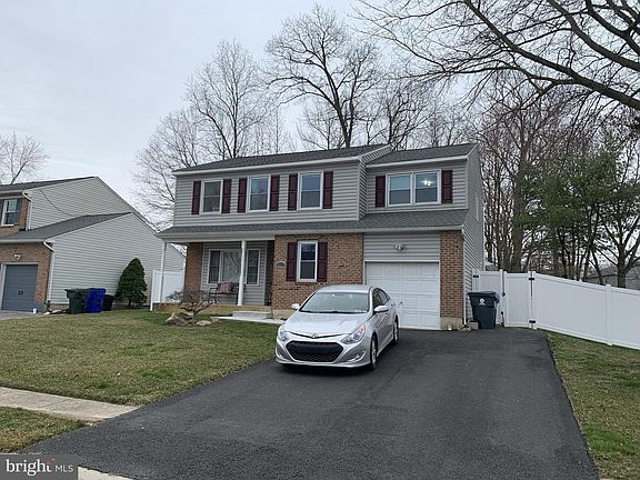 2nd image of 817 Archer Pl