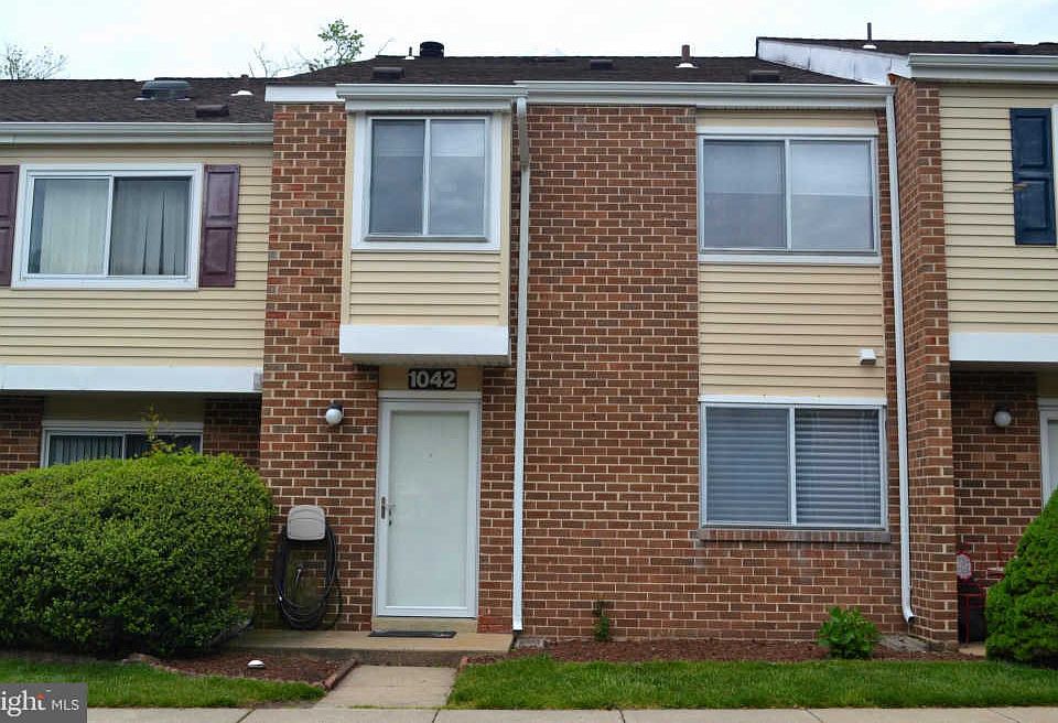 1st image of 1042 Pendleton Ct