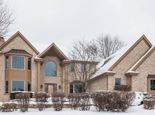 910 Coopers Ct, Brookfield, WI 53045