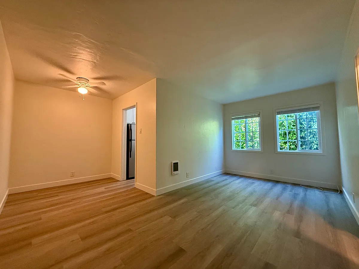 Building Photo - 2075 E Broadway #206