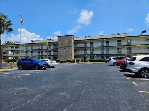 6100 12th St S APT 310, Saint Petersburg, FL 33705