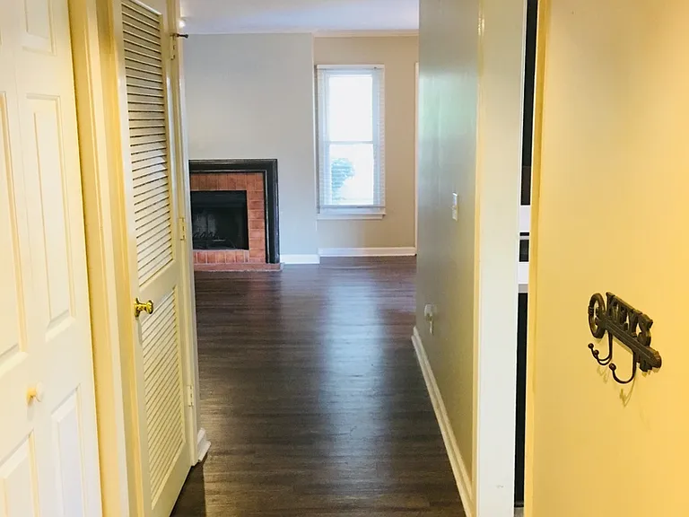 213 Hillsboro Pl — Photo 8