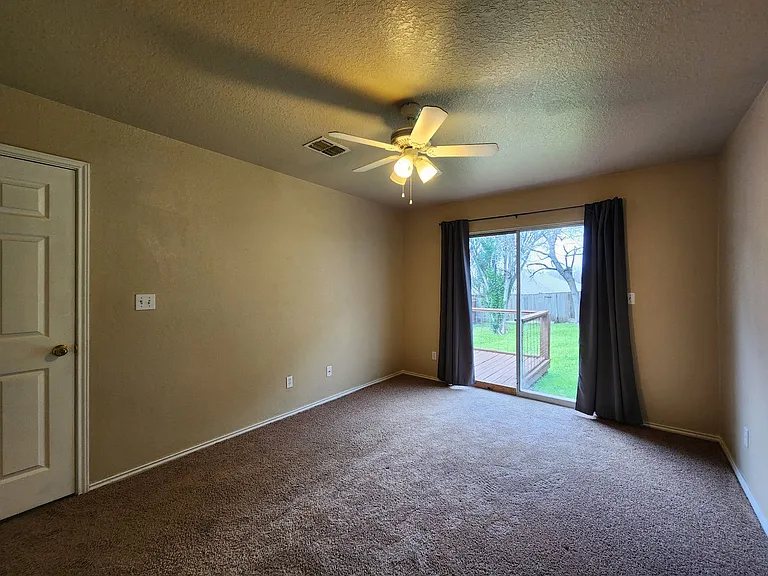 1013 Misty Acres Dr — Photo 16