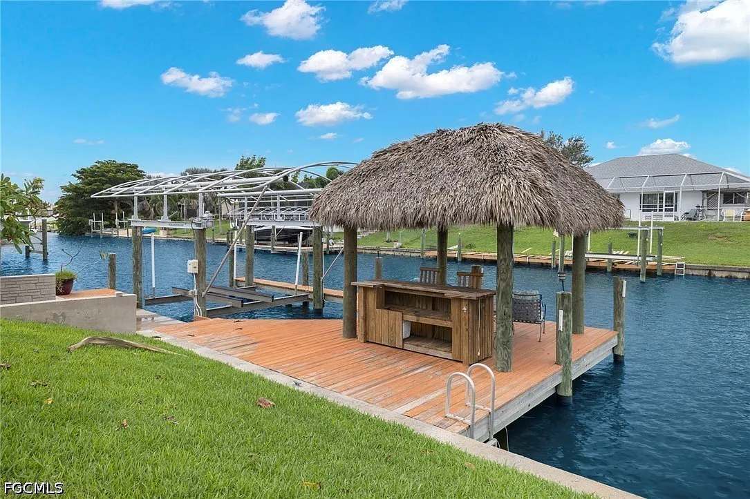 4 bed, 3.0 bath, 2427 sqft, $9,340 — Photo 4