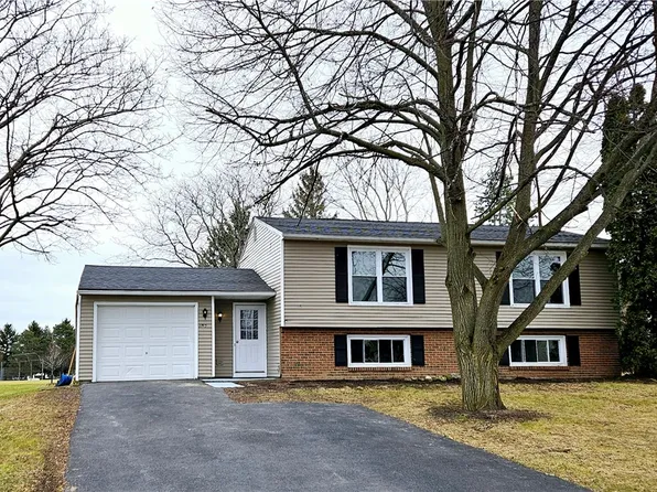 1745 Beechwood Dr, Farmington, NY 14425