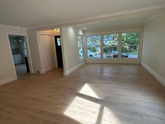4th image of 147 W Hamilton Ave