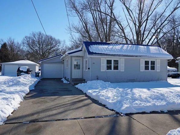302 16th Ave, Charles City, IA 50616