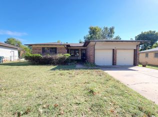712 Arthur Dr, Midwest City, OK 73110