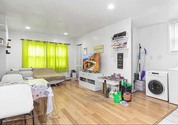 3rd image of 1555 E 98th St #2
