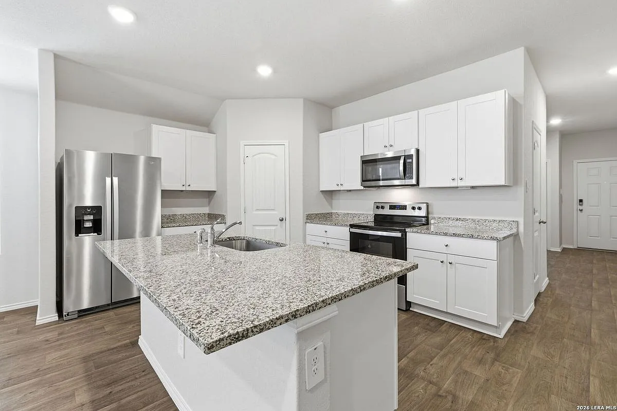 4 bed, 3.0 bath, 2042 sqft, $1,900 — Photo 2