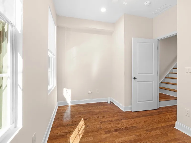 1017 S Bouvier St — Photo 26