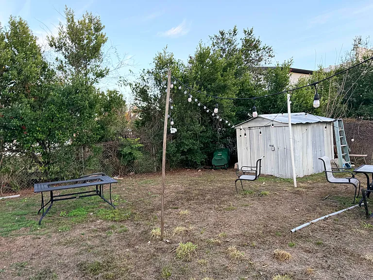 4208 W La Salle St — Photo 8