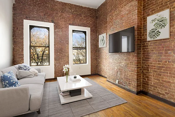 Rented by Erica Sullivan, LREB | media 18