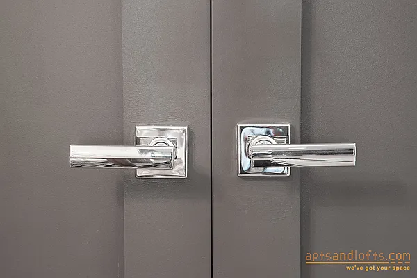 Sold by aptsandlofts.com | media 27