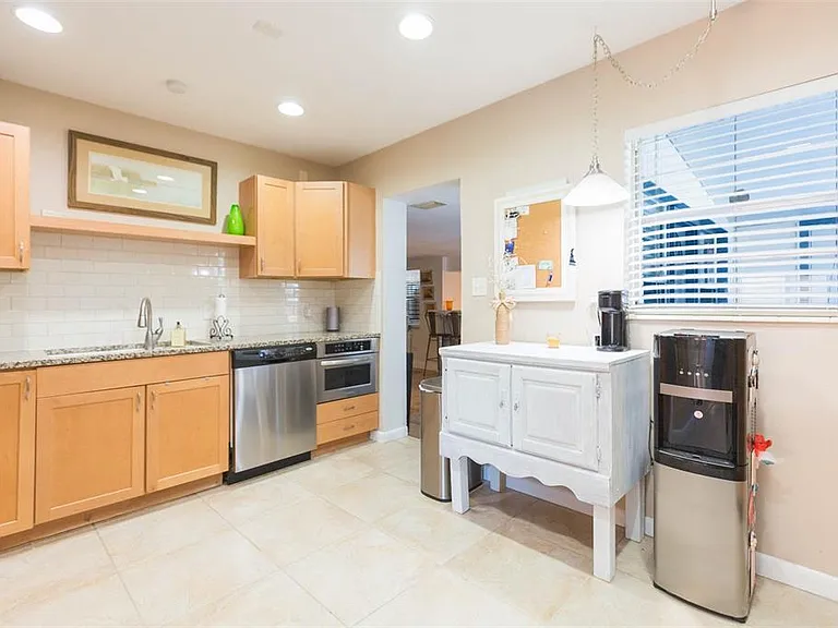 4206 W Wisconsin Ave — Photo 11