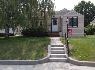 712 7th St NE, Devils Lake, ND 58301