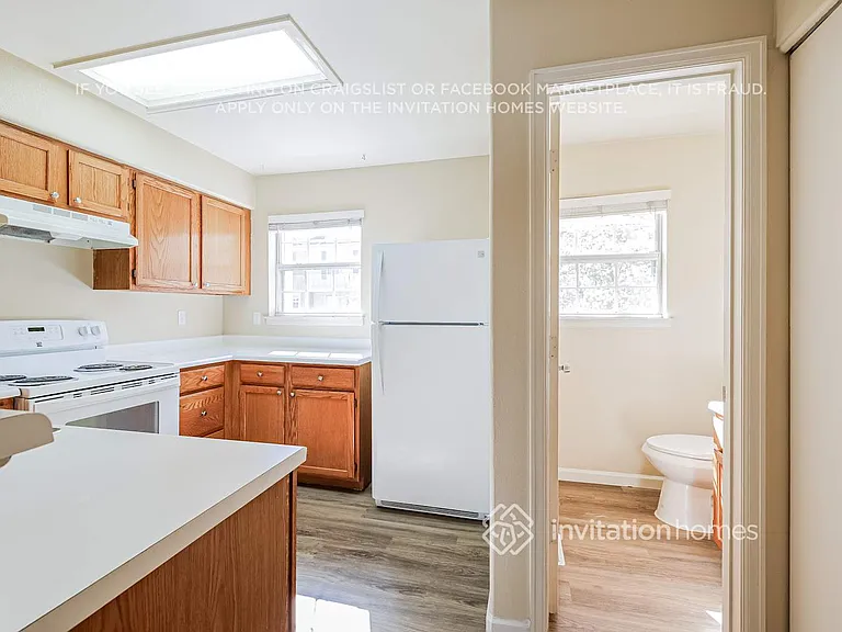 11812 E Kepner Dr — Photo 8