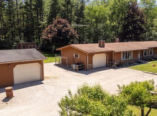 W350S2165 Waterville Rd, Oconomowoc, WI 53066