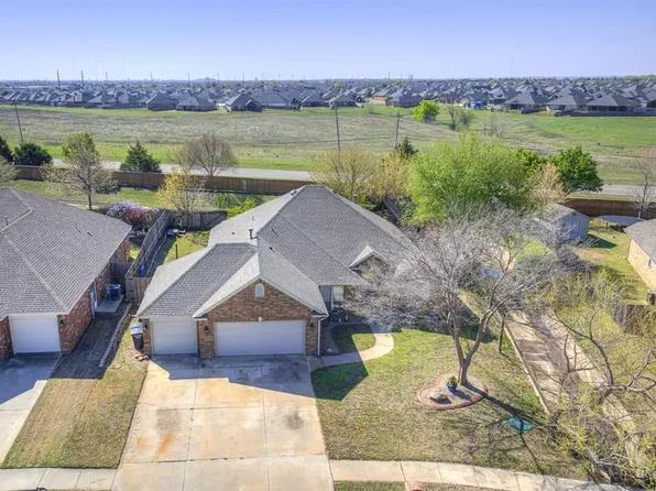 2036 SW 33rd St, Moore, OK 73170