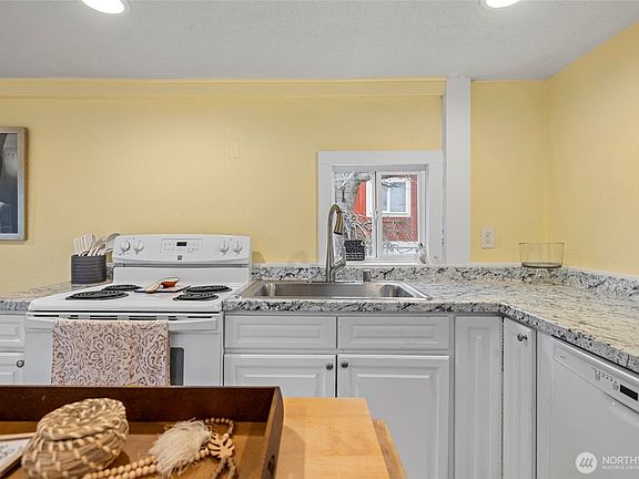3rd image of 1320 N Oak Harbor Street #107