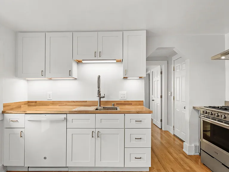 2710 Union St #1 — Photo 8