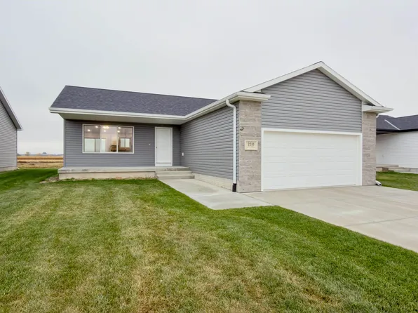2210 E 41st St, Kearney, NE 68847