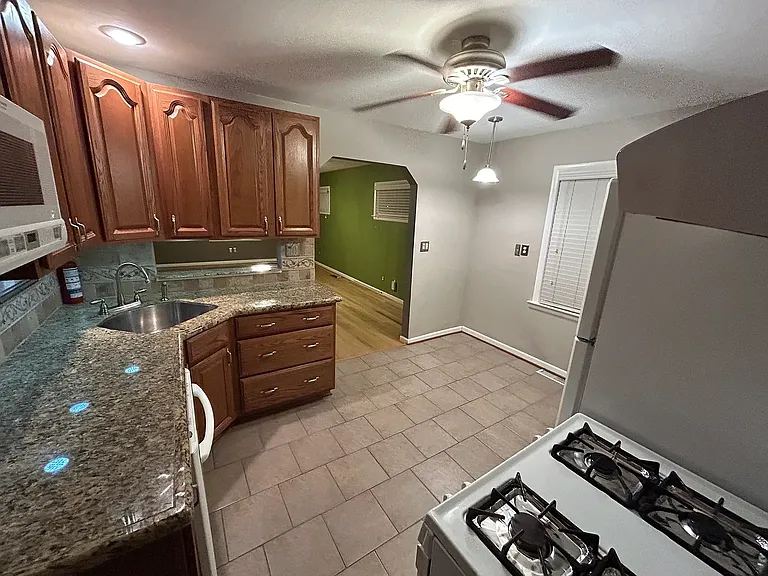 3023 N Alexander Ave — Photo 3