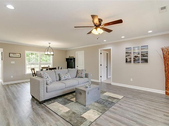 4th image of 121 Willow Ln
